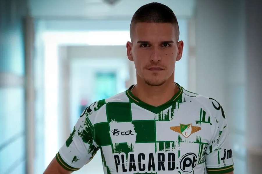 Stjepanovic já veste as cores do Moreirense