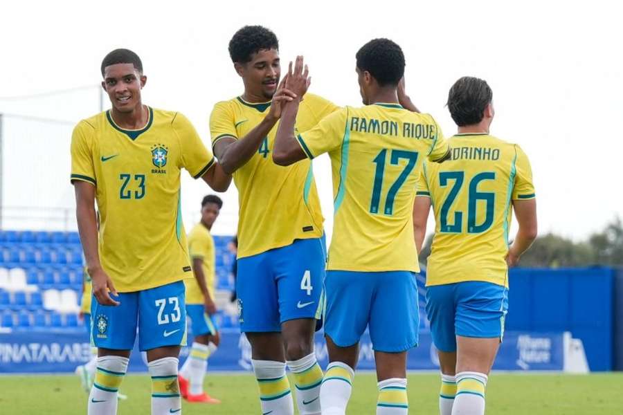 Seleção goleou o México por 4 a 0