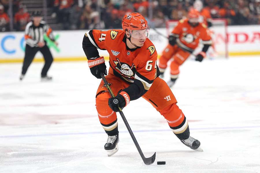 Granlund bude mít nově na hrudi kapitánské céčko. Granlund bude mít nově na hrudi kapitánské céčko.