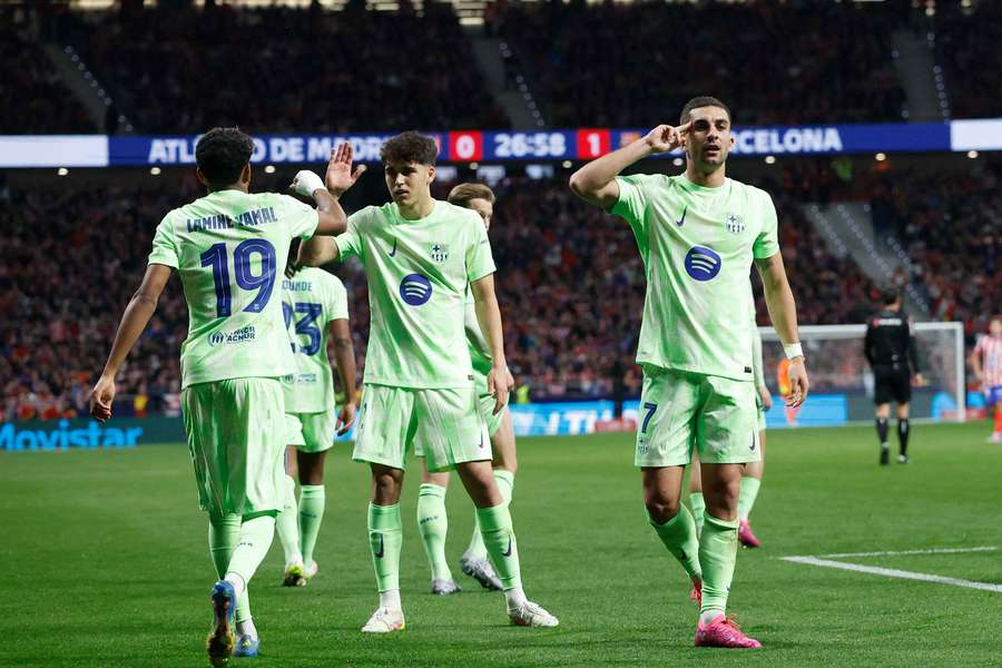 O finalistovi rozhodol Torres (vpravo).