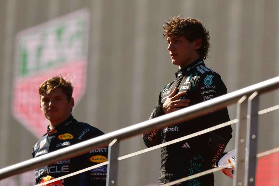 Antonelli (r.) wäre für ein Saisonfinale in Italien zu haben Antonelli (r.) wäre für ein Saisonfinale in Italien zu haben