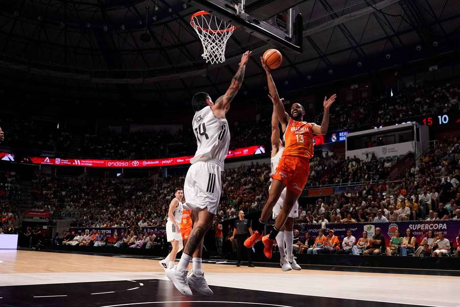 O Real Madrid e o Valencia Basket terão de se adaptar às atualizações da arbitragem da Euroliga
