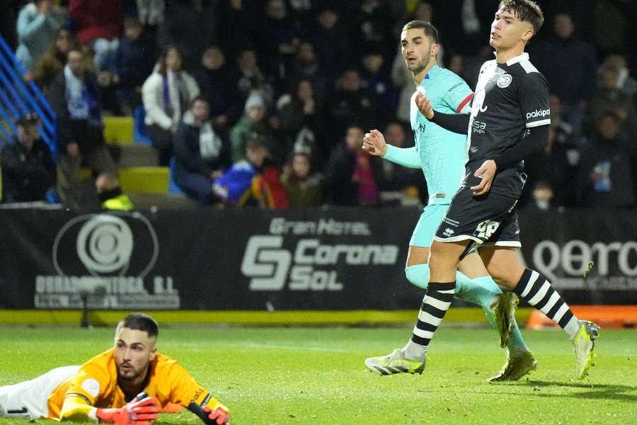 Ferrán Torres finalizou com qualidade para empatar o jogo em Salamanca