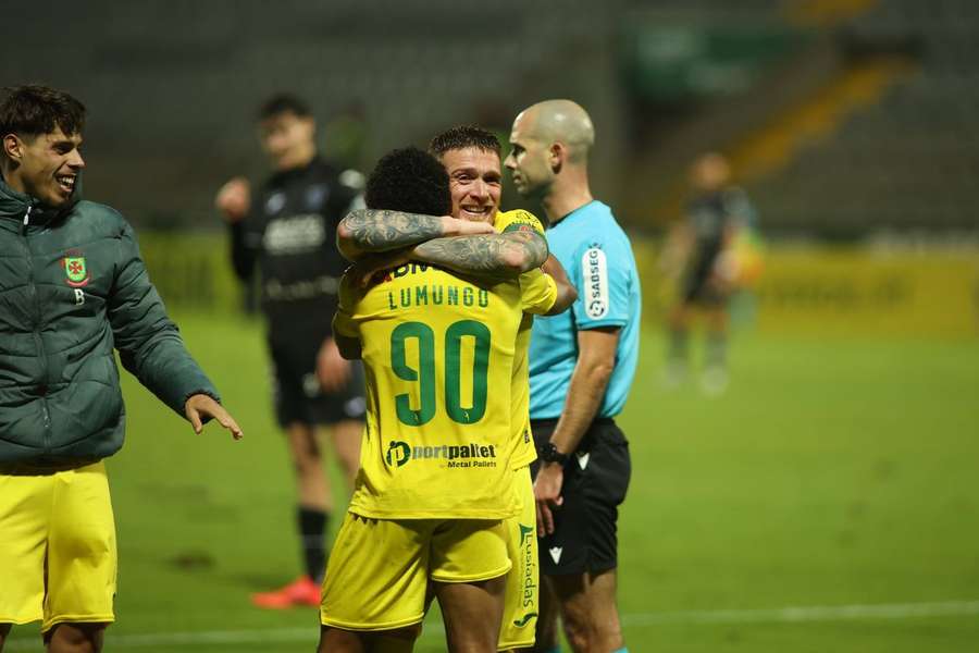Antunes acabou partida a celebrar triunfo