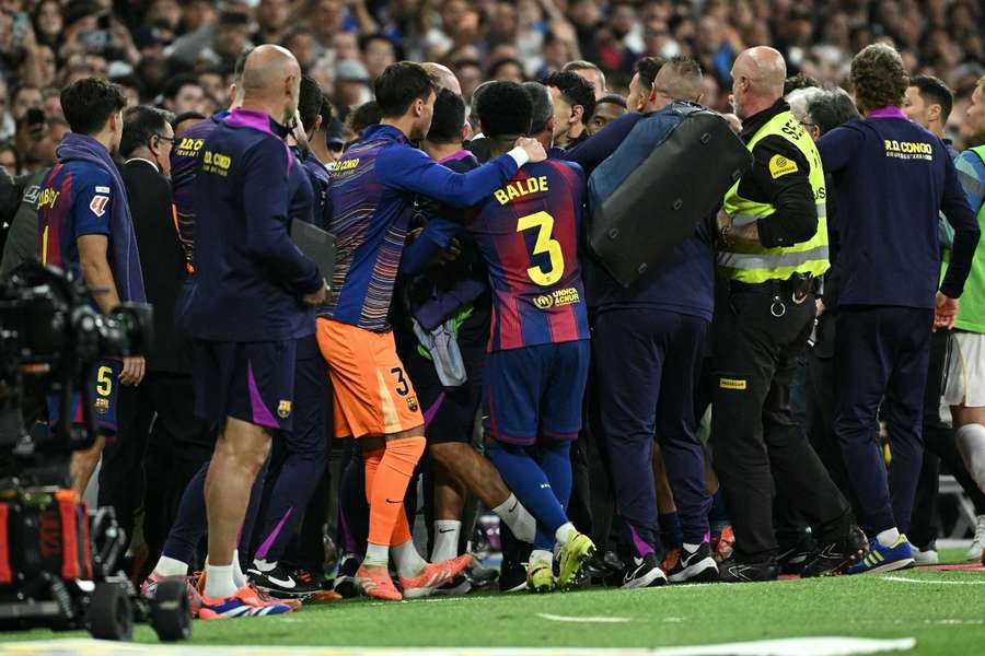Trifulca al término del partido Trifulca al término del partido