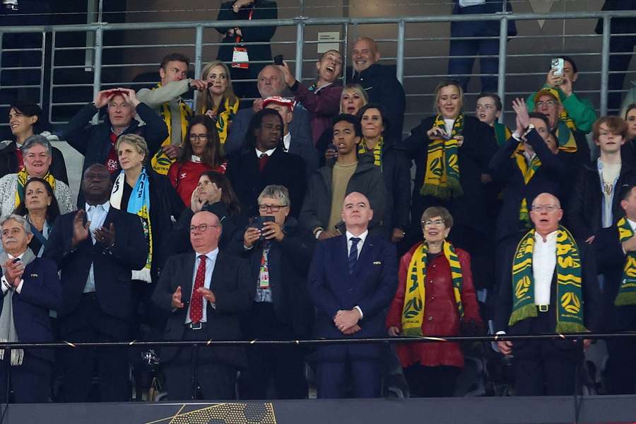 Presidente da FIFA critica os meios de comunicação social pela falta de cobertura do Campeonato do Mundo de Futebol Feminino