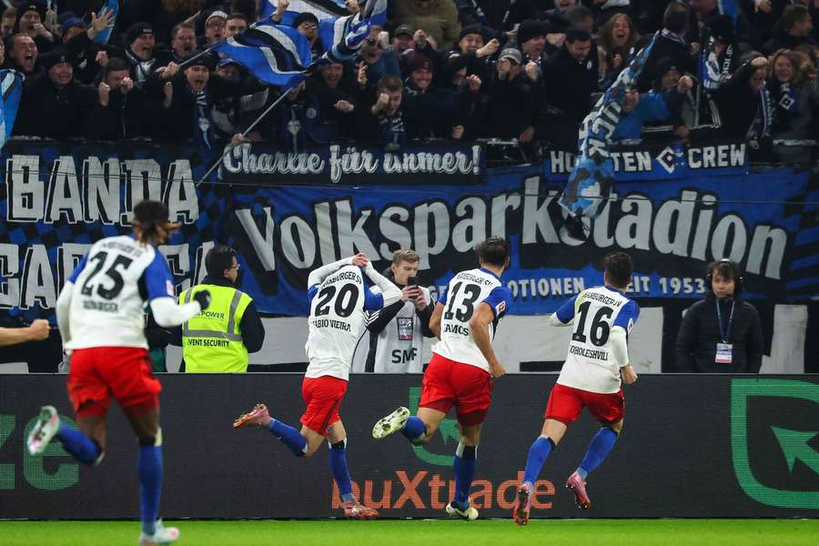 Stuttgart tombe en fin de match à Hambourg, malgré une supériorité numérique Stuttgart tombe en fin de match à Hambourg, malgré une supériorité numérique
