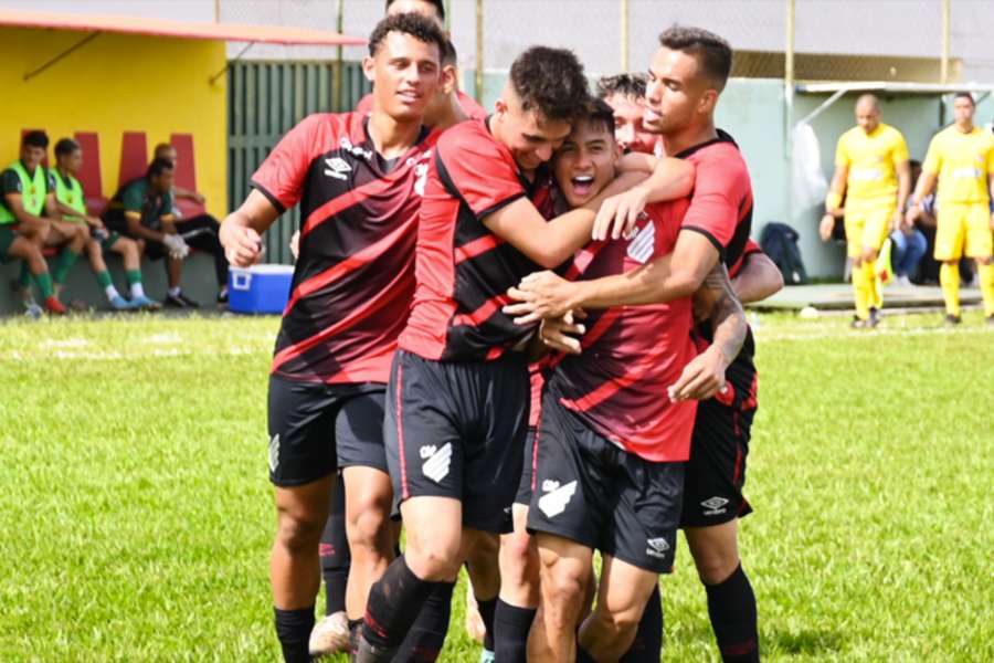 Athletico-PR empata e garante liderança do seu grupo na Copa São Paulo