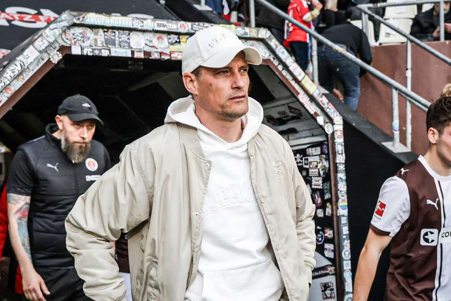 Alexander Blessin und der FC St. Pauli kämpfen um den Verbleib in der Bundesliga