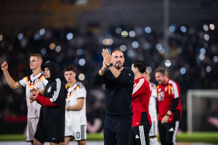 Di Salvo und die deutsche U21 ließen sich an der Bielefelder Alm feiern Di Salvo und die deutsche U21 ließen sich an der Bielefelder Alm feiern