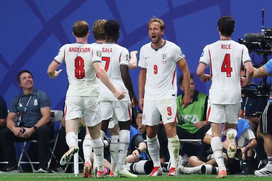Anglia cierpiała, ale Kane pokazał swój geniusz i dubletem zapewnił jej awans do 1/8 finału Anglia cierpiała, ale Kane pokazał swój geniusz i dubletem zapewnił jej awans do 1/8 finału