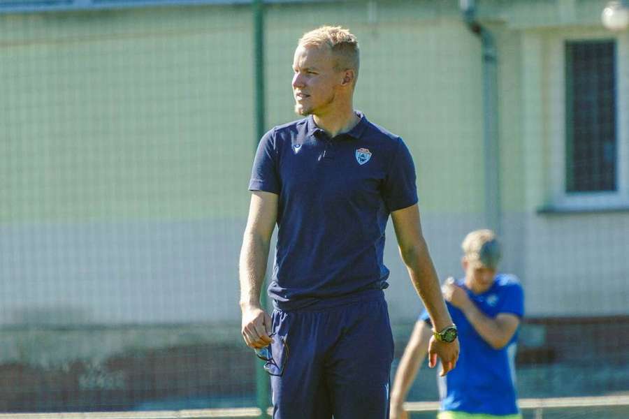 Úkaz v MSFL! Tým školáků vede 24letý kouč. Soupeři mě posílají na základku, říká Holiš Úkaz v MSFL! Tým školáků vede 24letý kouč. Soupeři mě posílají na základku, říká Holiš