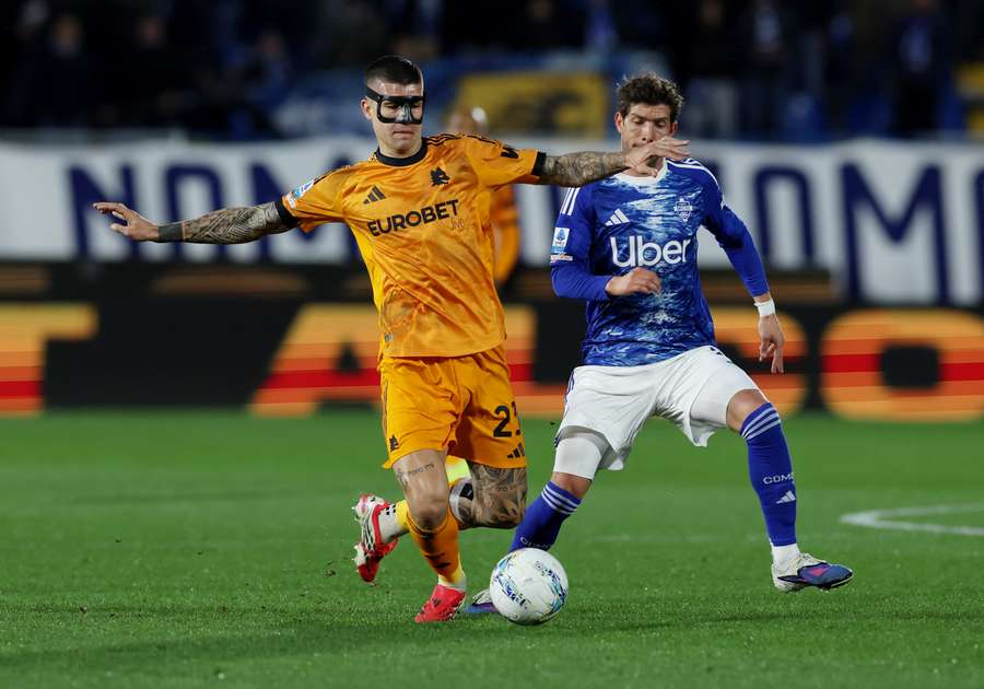 Uno dei tanti duelli uomo a uomo del match Uno dei tanti duelli uomo a uomo del match