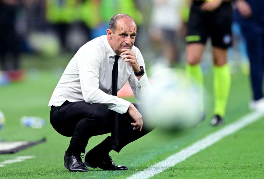 Allegri fue destituido tras solo un año como entrenador del Milan Allegri fue destituido tras solo un año como entrenador del Milan