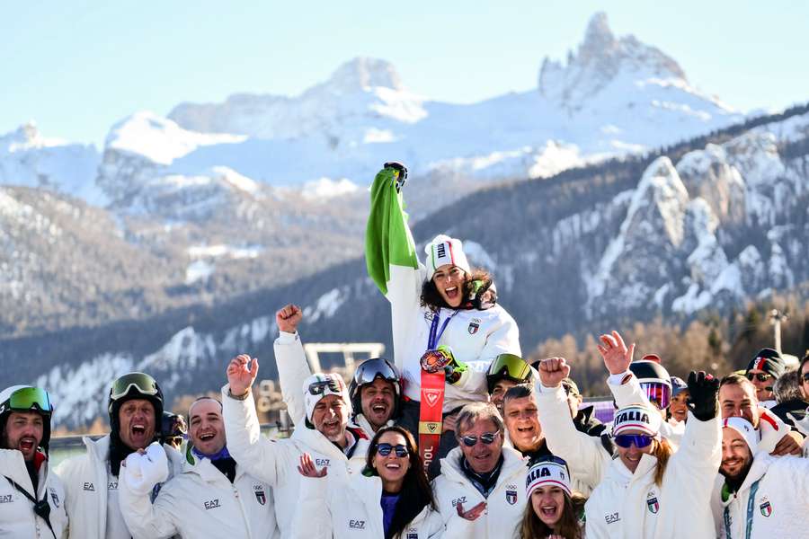 Federica Brignone portata in trionfo a Cortina Federica Brignone portata in trionfo a Cortina