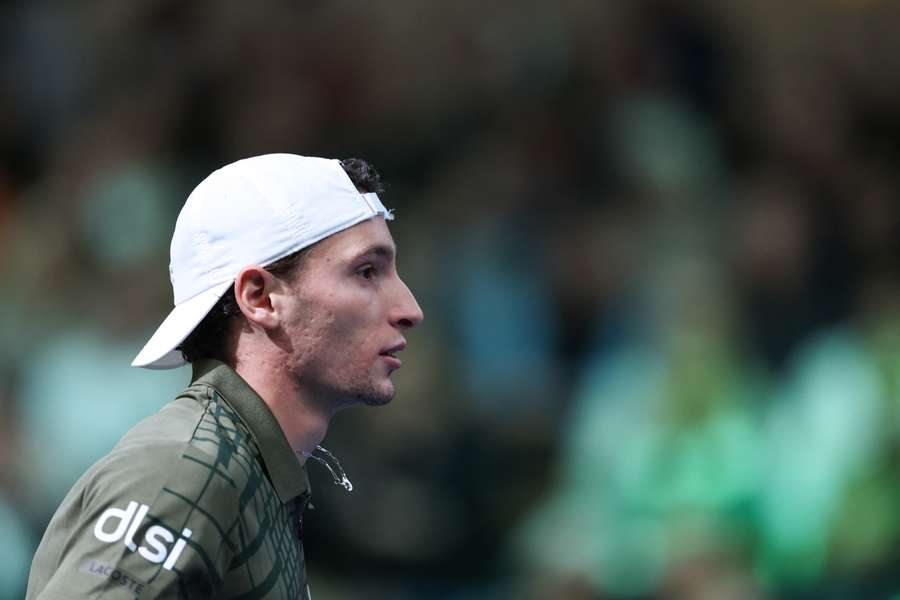 Ugo Humbert passou em frente
