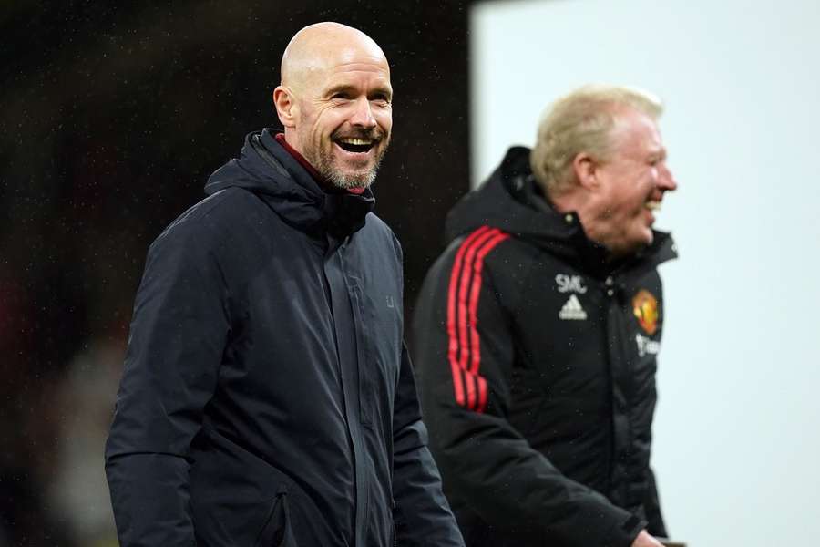 Erik ten Hag en Steve McClaren hebben er lol in bij Manchester United