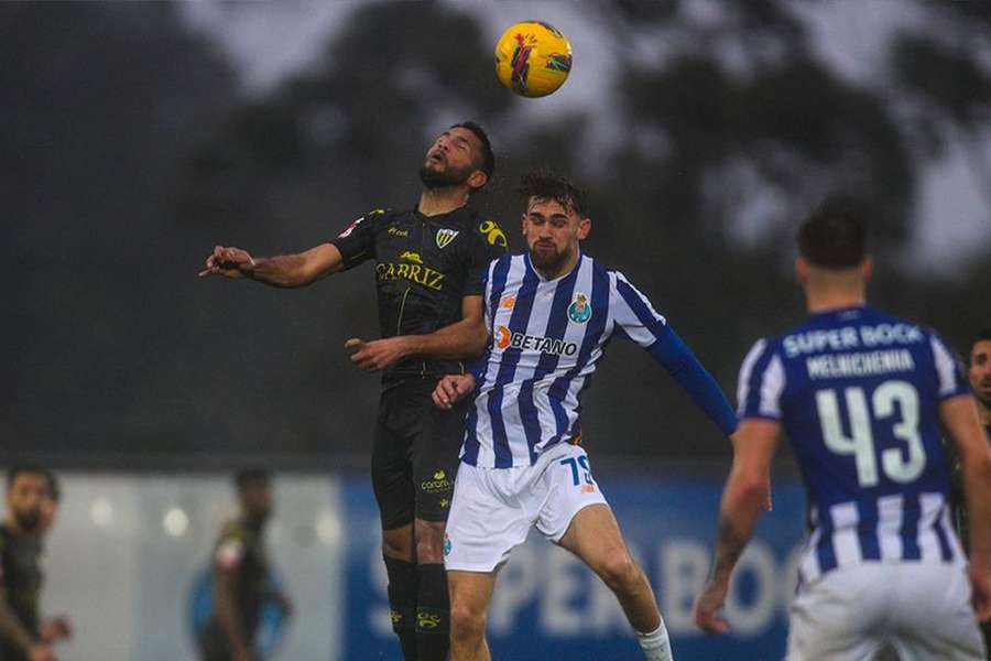 FC Porto B e Tondela jogaram em condições adversas