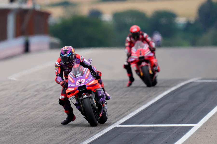 Jorge Martin devant Pecco Bagnaia sur le Sachsenring.