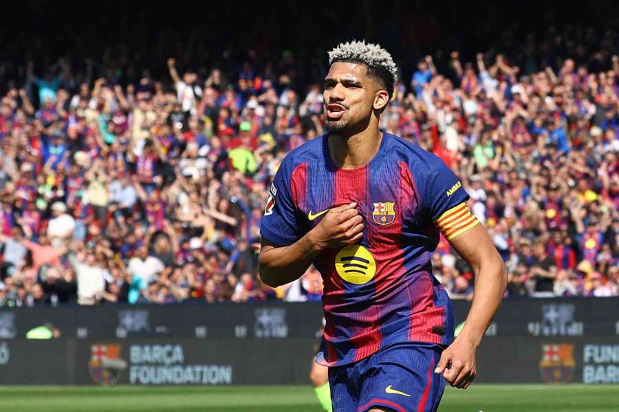Barcelona's Ronald Araujo celebrates scoring the only goal of the game against Rayo Vallecano