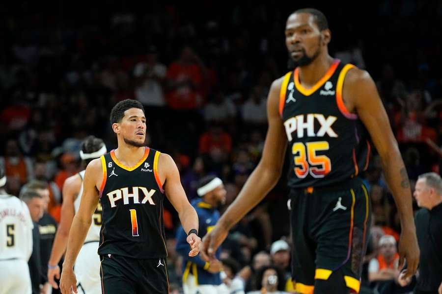 Devin Booker en Kevin Durant strandden vorig seizoen in de halve finales van de Western Conference Devin Booker en Kevin Durant strandden vorig seizoen in de halve finales van de Western Conference