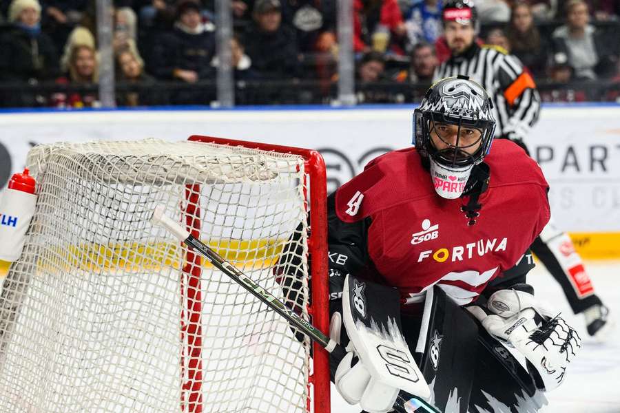 Kovář bude i nadále hájit branku Sparty.