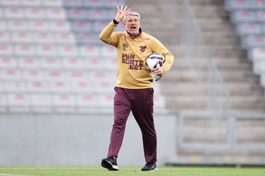 Athletico-PR de Odair Hellmann não faz boa Série B