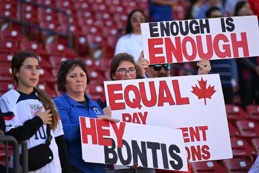 Tilskuerne var på fodboldkvindernes side ved SheBelieves Cup.