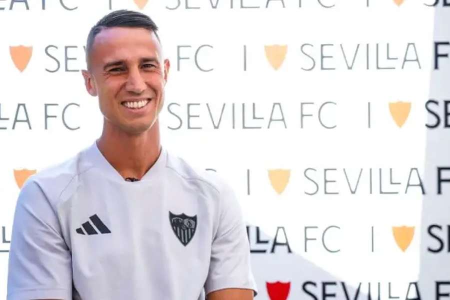 Odysseas Vlachodimos, feliz en el Sevilla