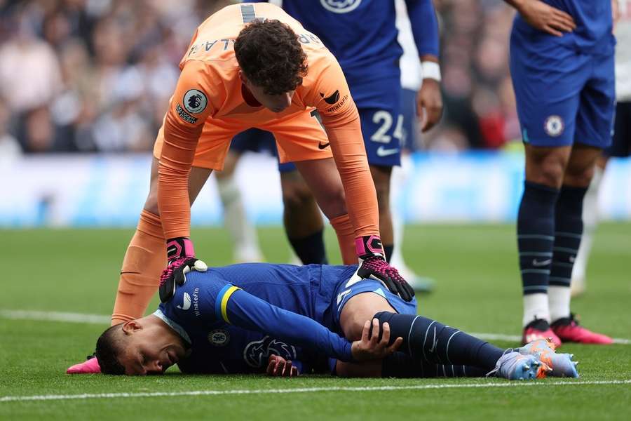 Thiago Silva moest geblesseerd van het veld af tegen Tottenham