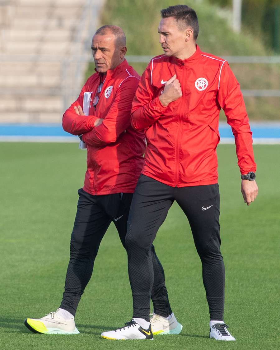 Simone Bonomi nahradí Francesca Calzonu v pozícii hlavného trénera.