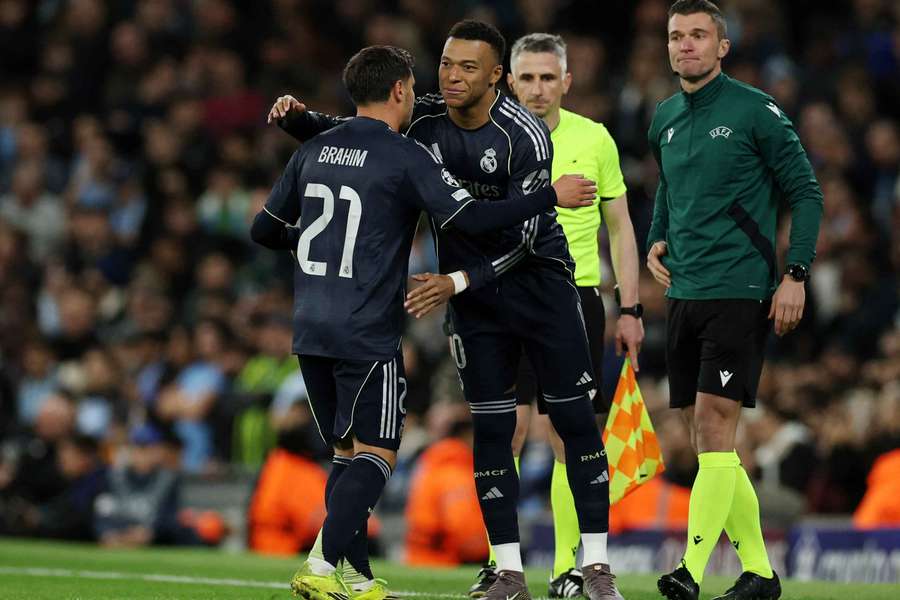 Brahim, sustituido por Mbappé ante el Manchester City