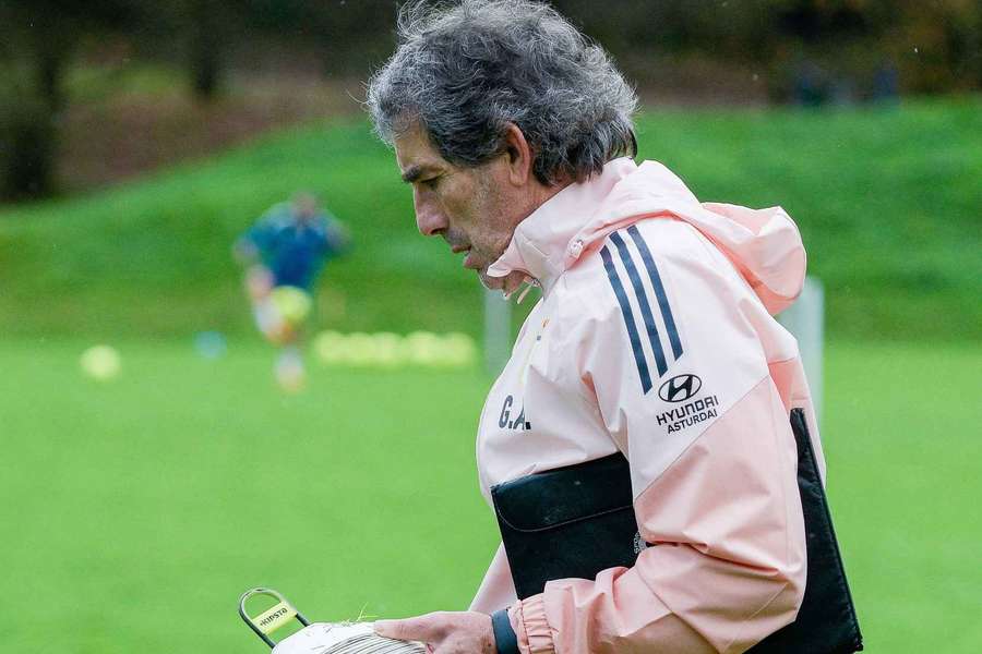 Guillermo Almada já orientou o treino do Oviedo esta terça-feira Guillermo Almada já orientou o treino do Oviedo esta terça-feira
