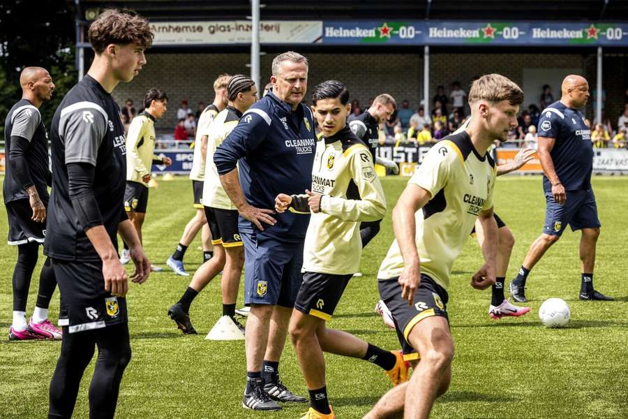 Vitesse begon zondagmiddag in Huissen aan de voorbereiding op het nieuwe seizoen