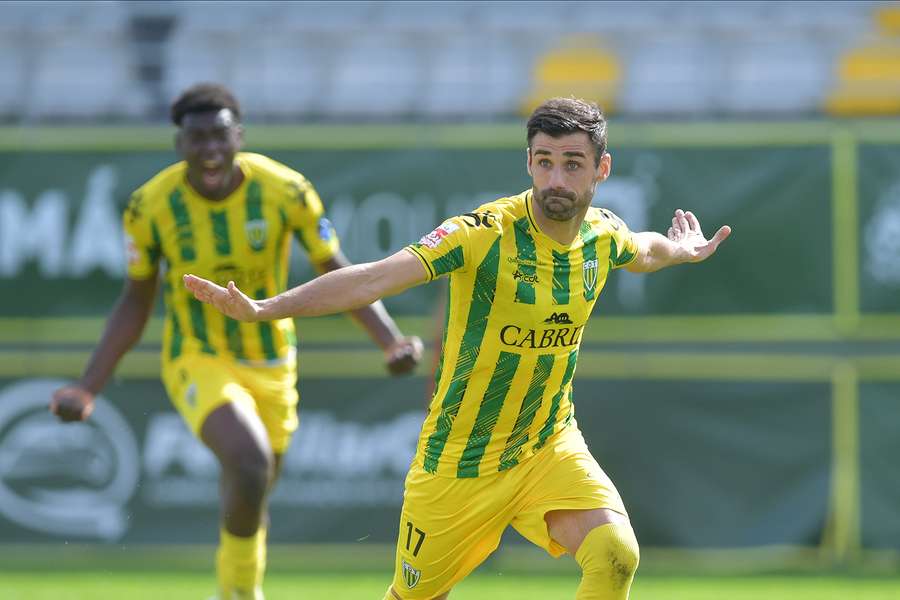 Roberto festeja pelo Tondela