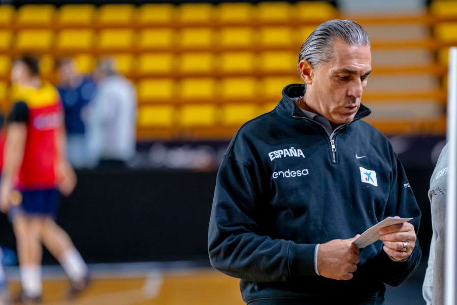 Scariolo, durante el entrenamiento previo al partido ante Eslovaquia