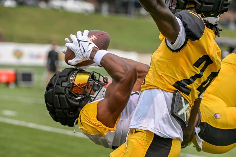 Pickens maakte een weergaloze catch tijdens de Steelers-training