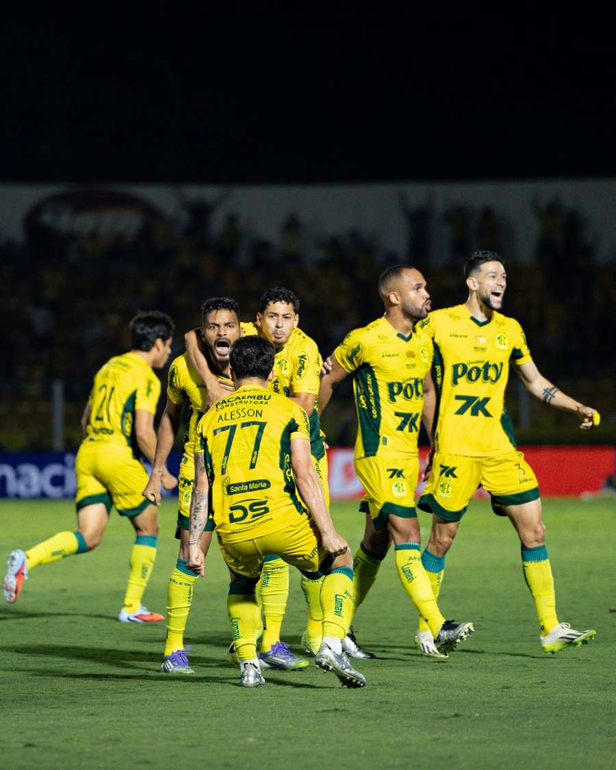 Reinaldo fez o gol de empate do Mirassol contra o Bragantino