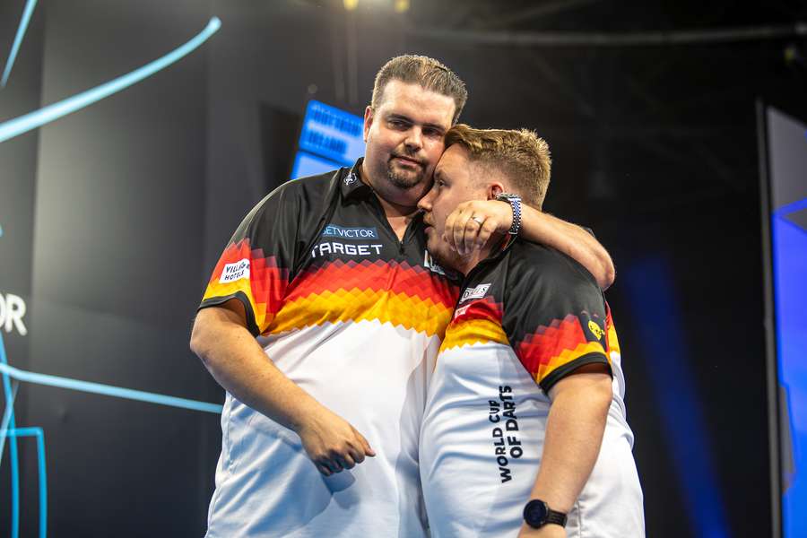 Freunde bei der Team-WM - Konkurrenten bei der Darts-WM: Gabriel Clemens und Martin Schindler.