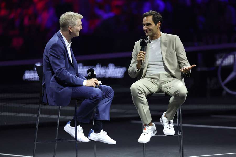 Federer fala com Courier
