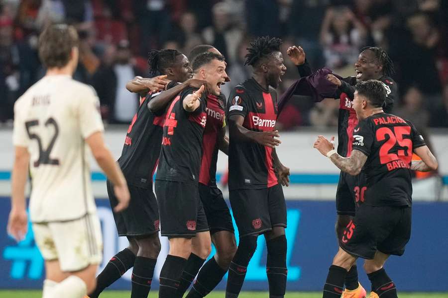 Leverkusen afværger igen nederlag med nyt vanvittigt comeback og er klar til finale
