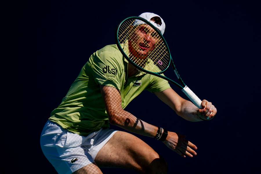 Ugo Humbert s-a retras din cauza unei accidentări la spate Ugo Humbert s-a retras din cauza unei accidentări la spate