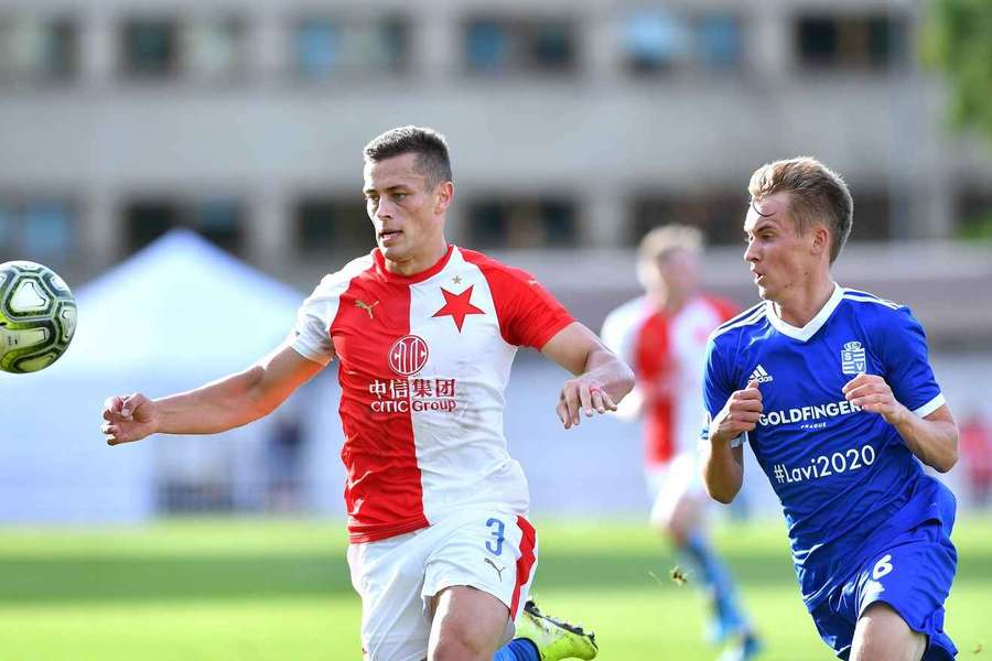 Záložník Michal Rataj si zahrál v dresu Vyšehradu i proti Tomáši Holešovi ze Slavie. Záložník Michal Rataj si zahrál v dresu Vyšehradu i proti Tomáši Holešovi ze Slavie.