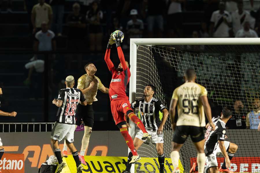 Everson durante a partida contra o Vasco, em São Januário
