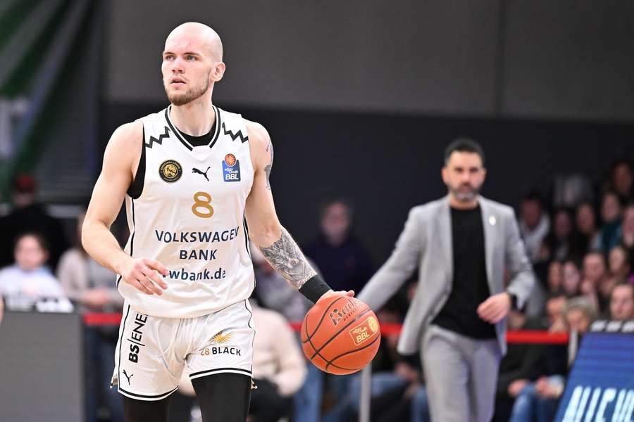 Arnas Velicka am Ball.