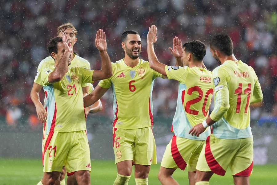 Los jugadores de España celebran uno de los goles ante Turquía en el 0-6