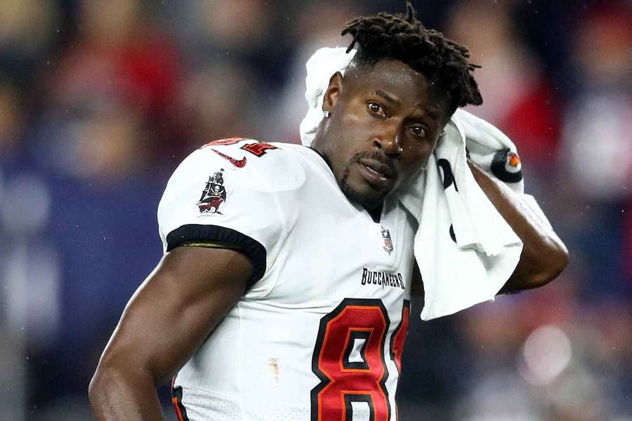 Former NFL player Antonio Brown faces 30-year sentence after attempted murder chargers Former NFL player Antonio Brown faces 30-year sentence after attempted murder chargers