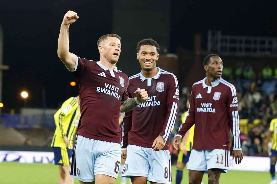 Aston Villa schießt Fenerbahce ab. Aston Villa schießt Fenerbahce ab.