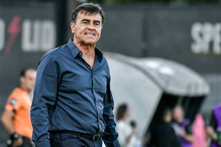 Gustavo Quinteros ha dejado de ser el técnico de Independiente Gustavo Quinteros ha dejado de ser el técnico de Independiente