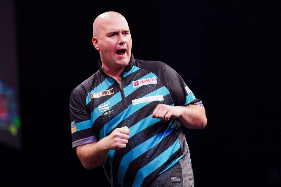 Rob Cross has little trouble in his first-round match